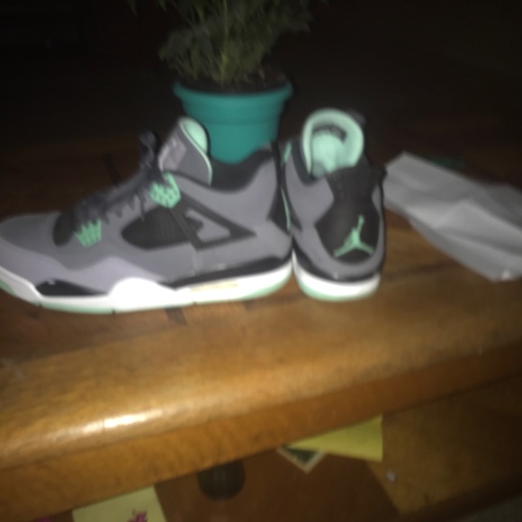 Air Jordan 4 Retro 'Green Glow - Picture 3 of 8